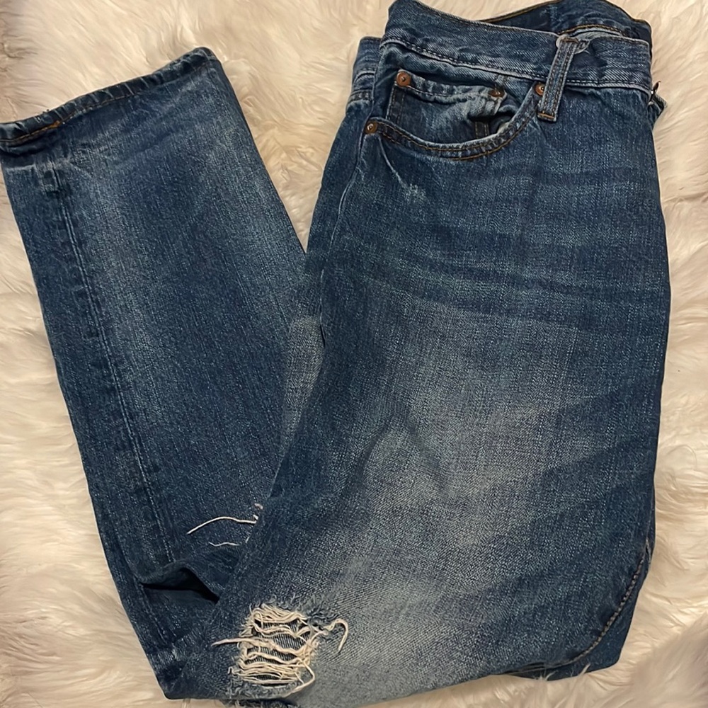 Men’s Aero size 30x30 distressed slim straight jeans. Like new condition
